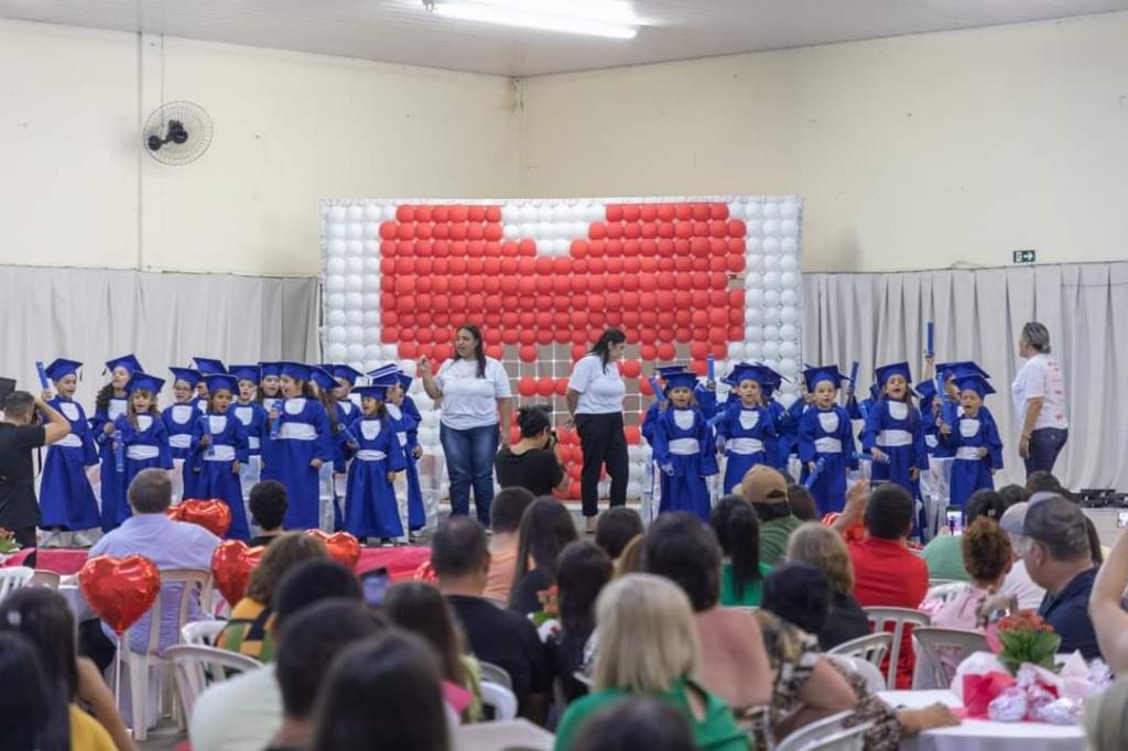 Formatura dos Alunos do CMEI Chapeuzinho Vermelho